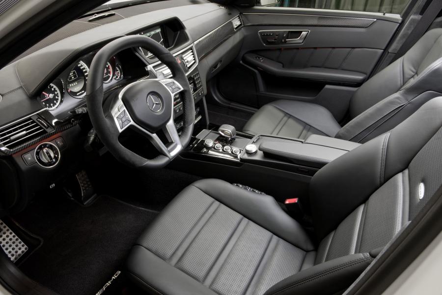  Mercedes-Benz E63 AMG 2011 года  (фото 4 из 12)